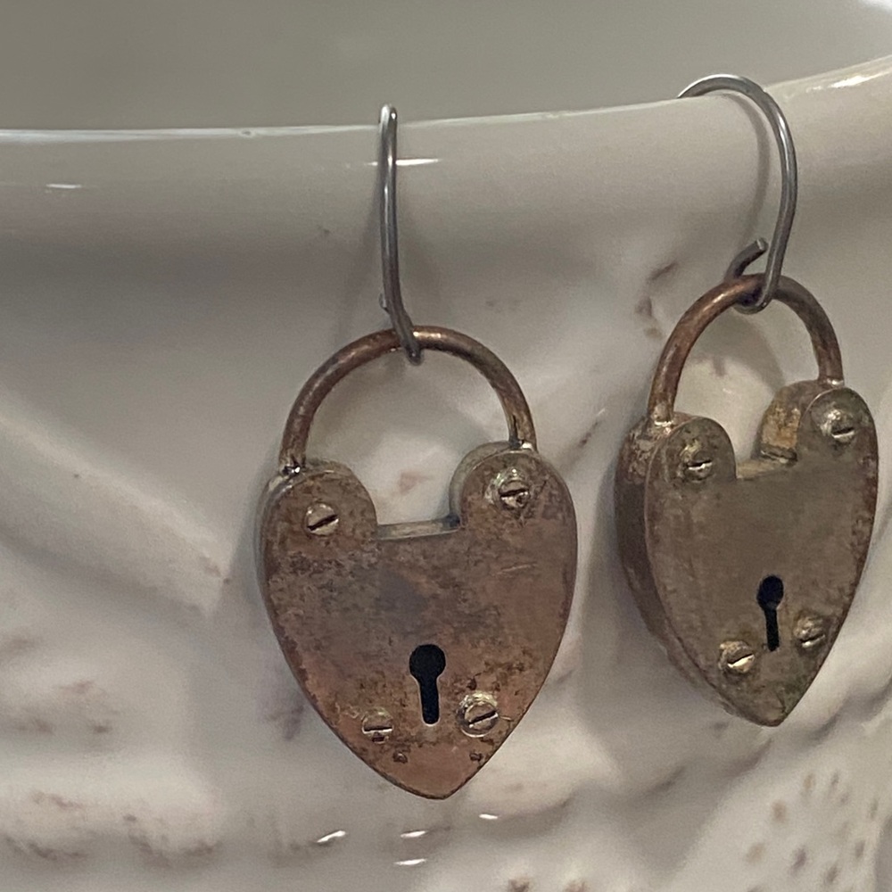 Fossil Heart PadLock Keyhole Earrings Edgy Antiqued Style - Picture 7 of 9